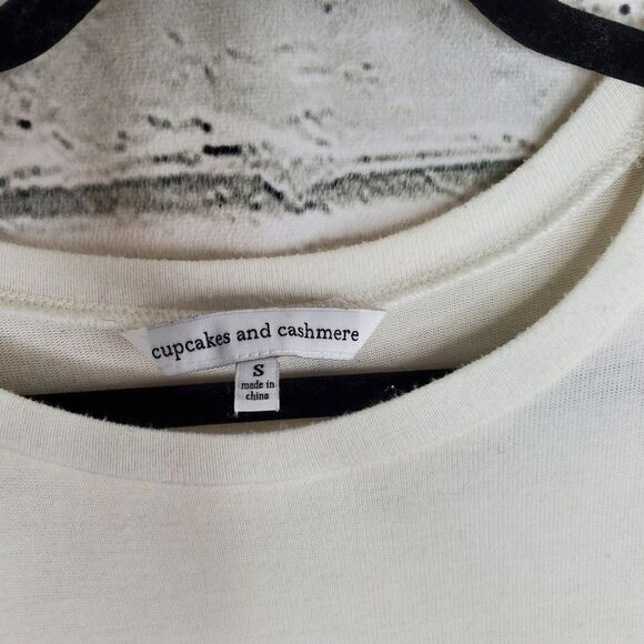 Cupcakes & cashmere cropped white soft sweatshirt small - Picture 5 of 7